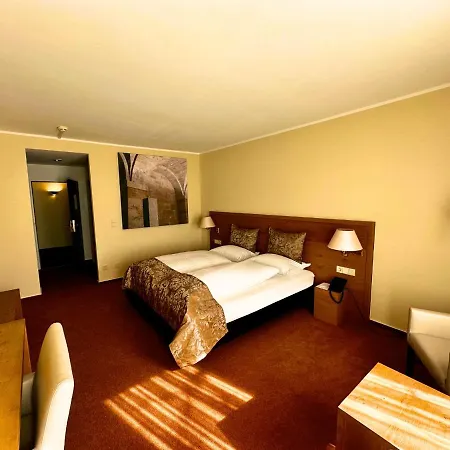 מלון Augustiner 4*